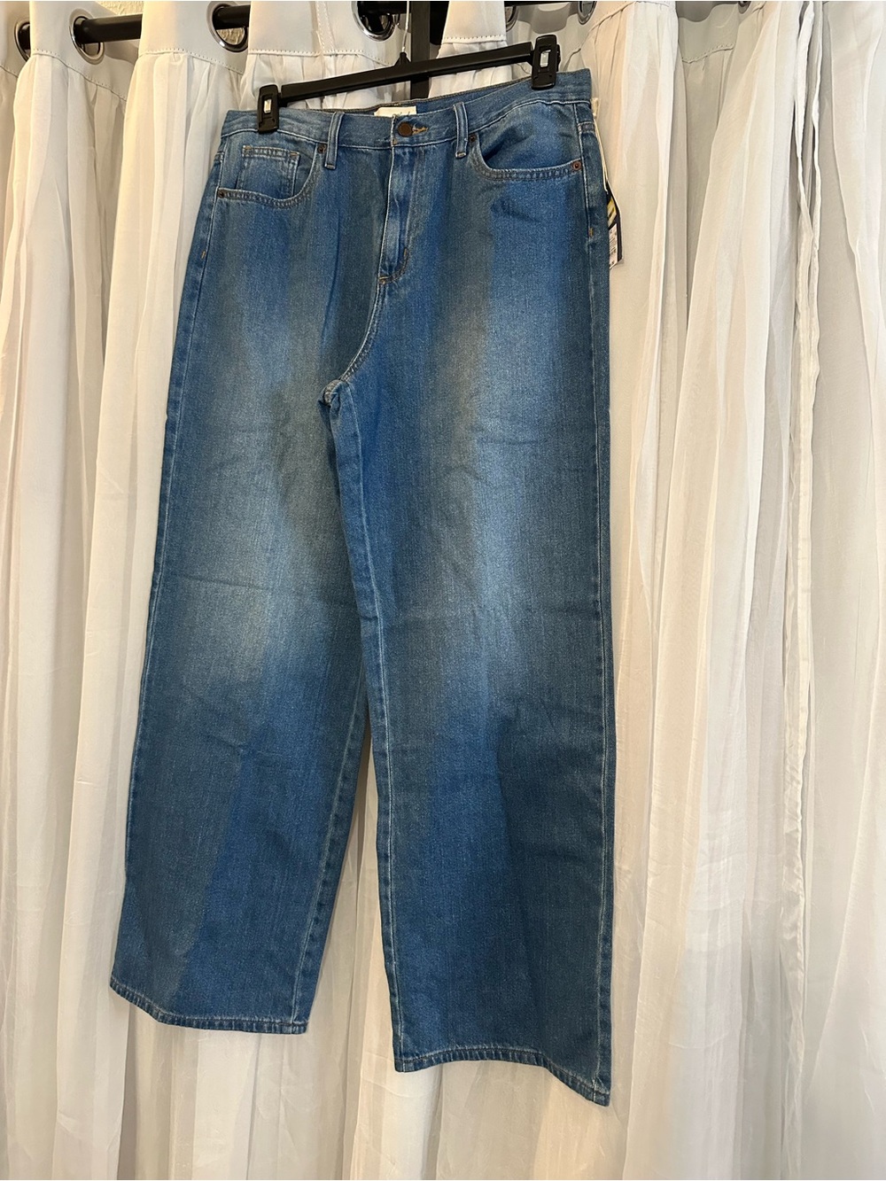 Universal Thread Women's Blue Flare Jeans - Picture 2 of 12